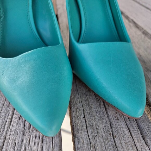 Sz 8 NWOTs Vince Camuto "Savilla" Pointed-Toe Leather Pumps Seafoam Green - Picture 5 of 9